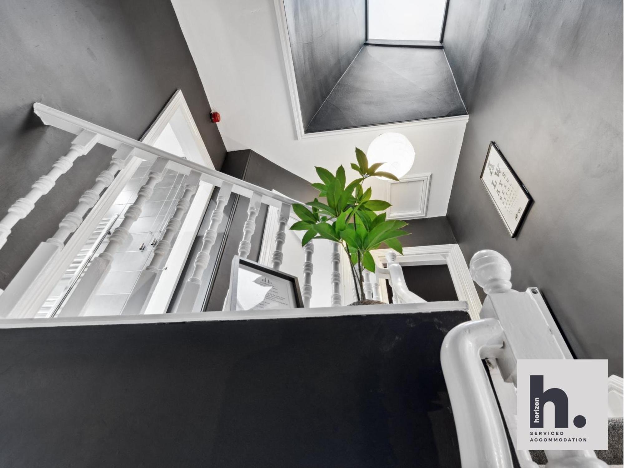 Free Parking - Penthouse - Business - Relocating - St *