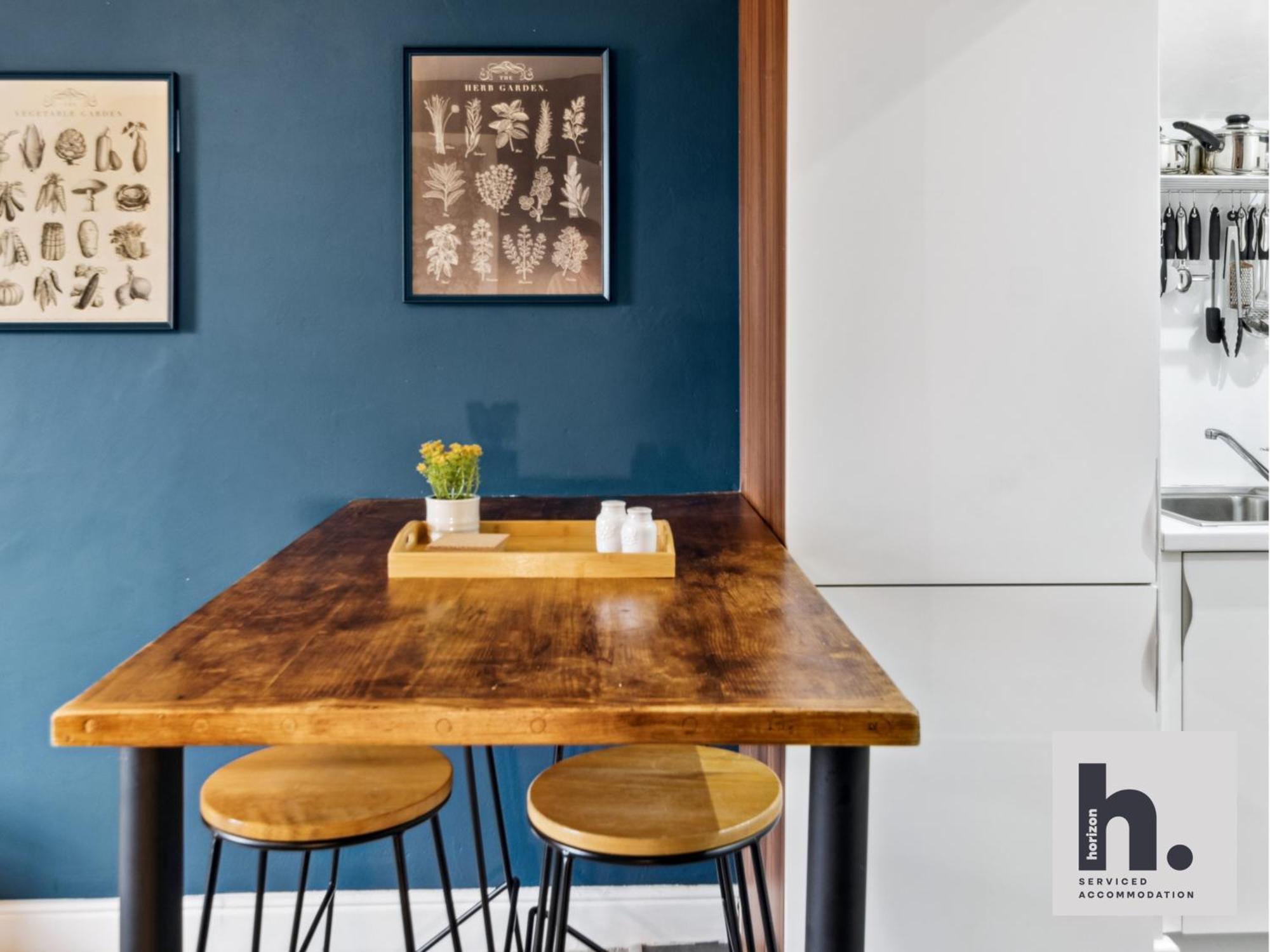 Free Parking - Penthouse - Business - Relocating - St Appartement